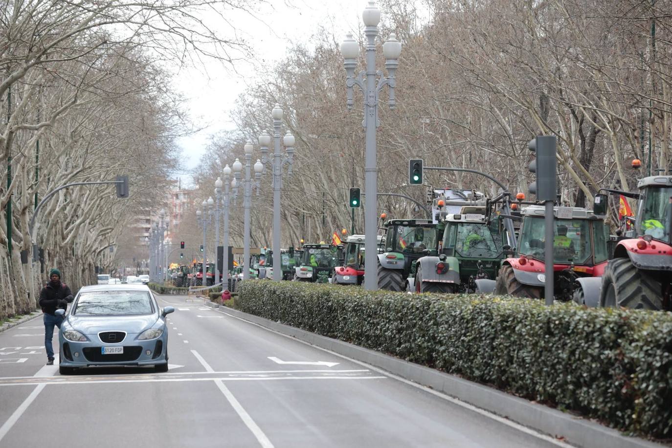 Multitudinaria tractorada de protesta en Valladolid