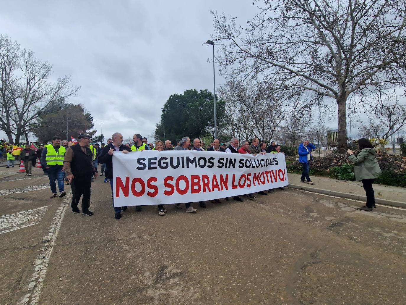 Multitudinaria tractorada de protesta en Valladolid