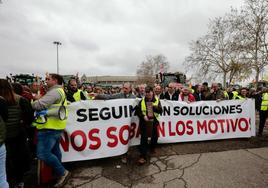 Multitudinaria tractorada de protesta en Valladolid