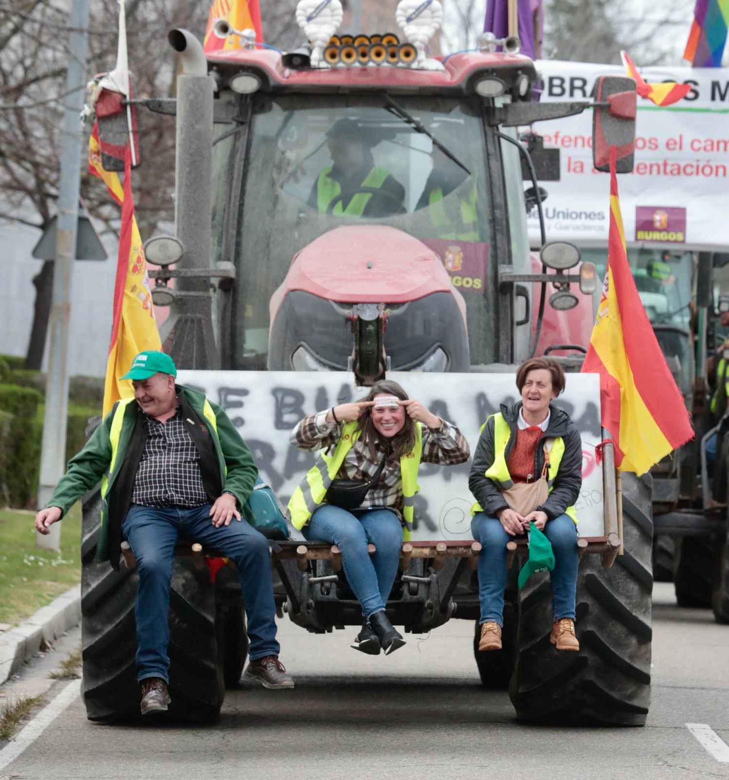 Multitudinaria tractorada de protesta en Valladolid