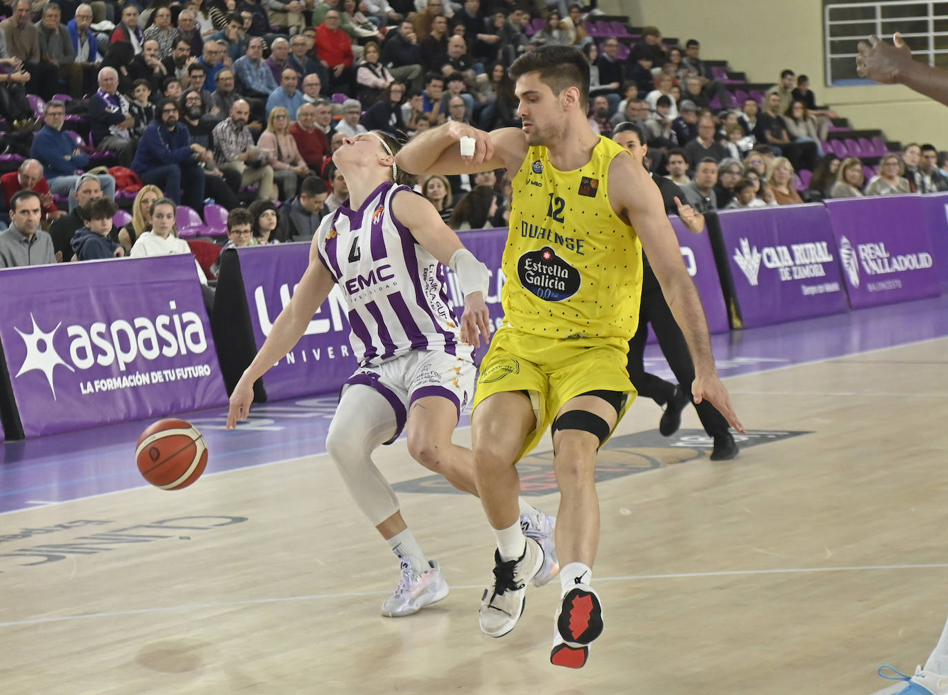 Las imágenes del encuentro disputado entre el Real Valladolid de Baloncesto y el Ourense
