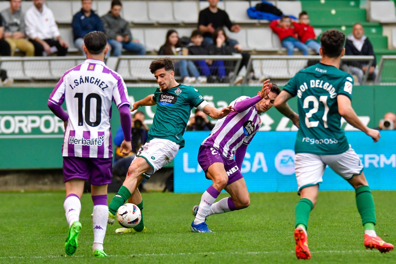 El encuento entre el Racing de Ferrol y el Real Valladolid, en imágenes