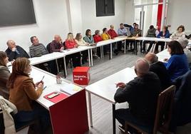 Reunión de concejales del PSOE en el Ayuntamiento de Segovia con asociaciones vecinales.