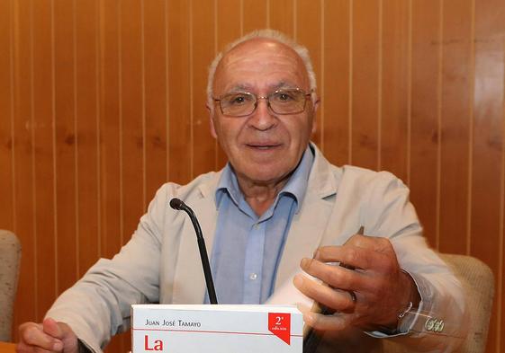 Juan José Tamayo, en la presentación de otro libro, en mayo de 2022 en Palencia.