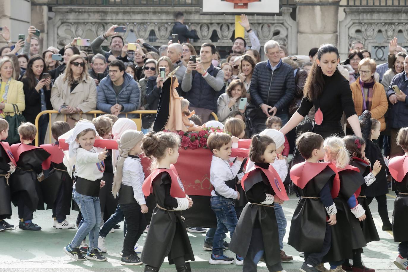 Fotografías de la Semana Santa infantil en el Colegio Lourdes