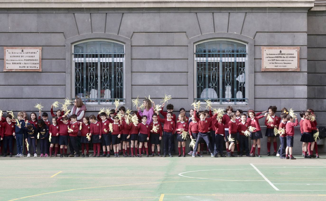 Fotografías de la Semana Santa infantil en el Colegio Lourdes