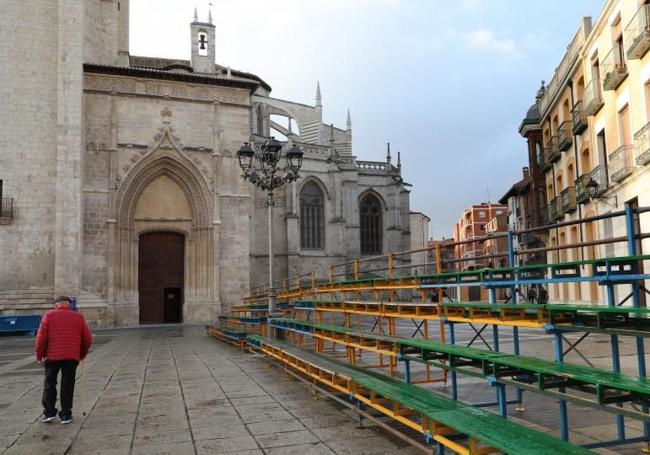 Gradas instaladas en la plaza de la Inmaculada.