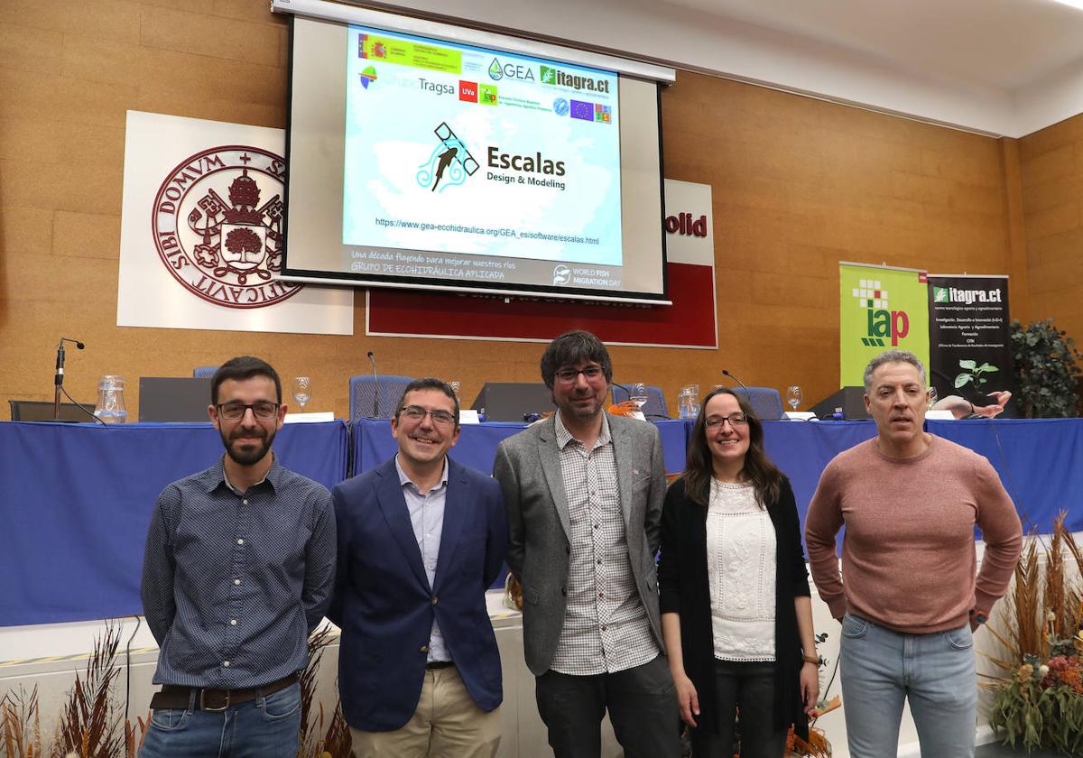 Promotores de la nueva herramienta, en su presentación hoy en la Escuela Agraria.