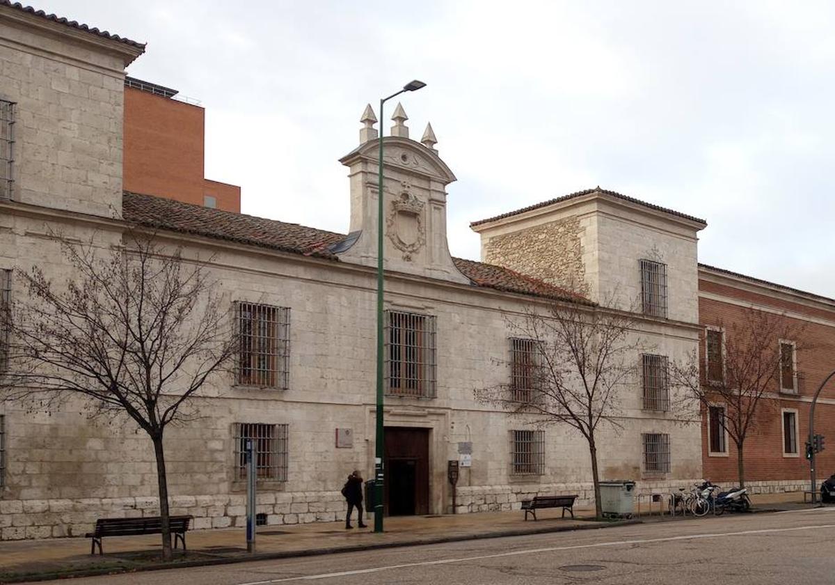 Vista de la acera derecha de la calle Chancillería.