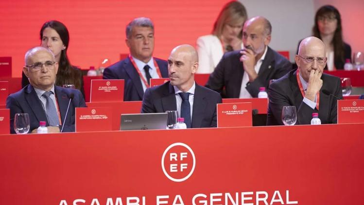 Tomás González Cueto (d), junto al expresidente de la RFEF, Luis Rubiales.