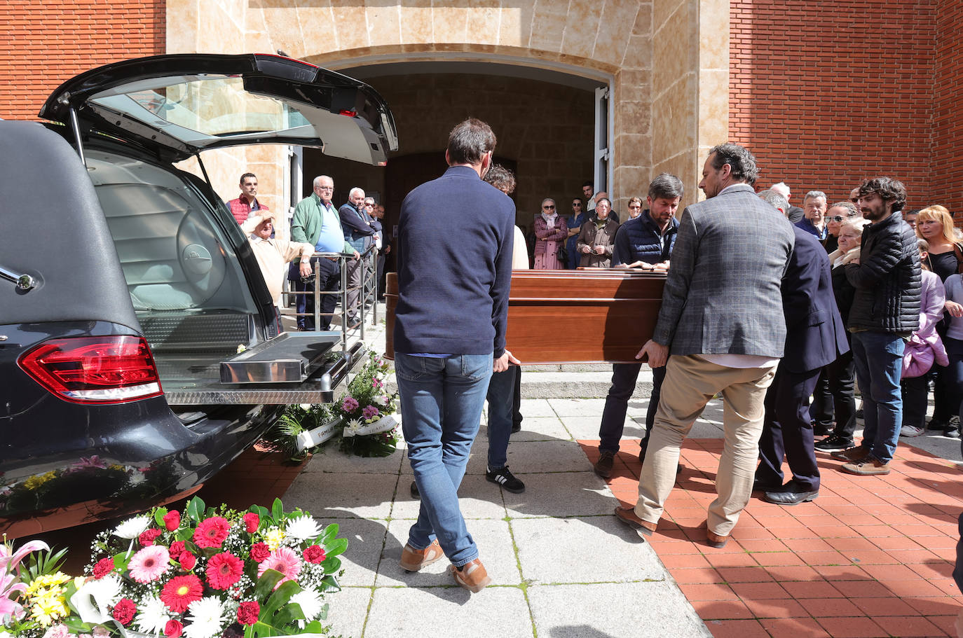 Multitudinario adiós a David Nieto