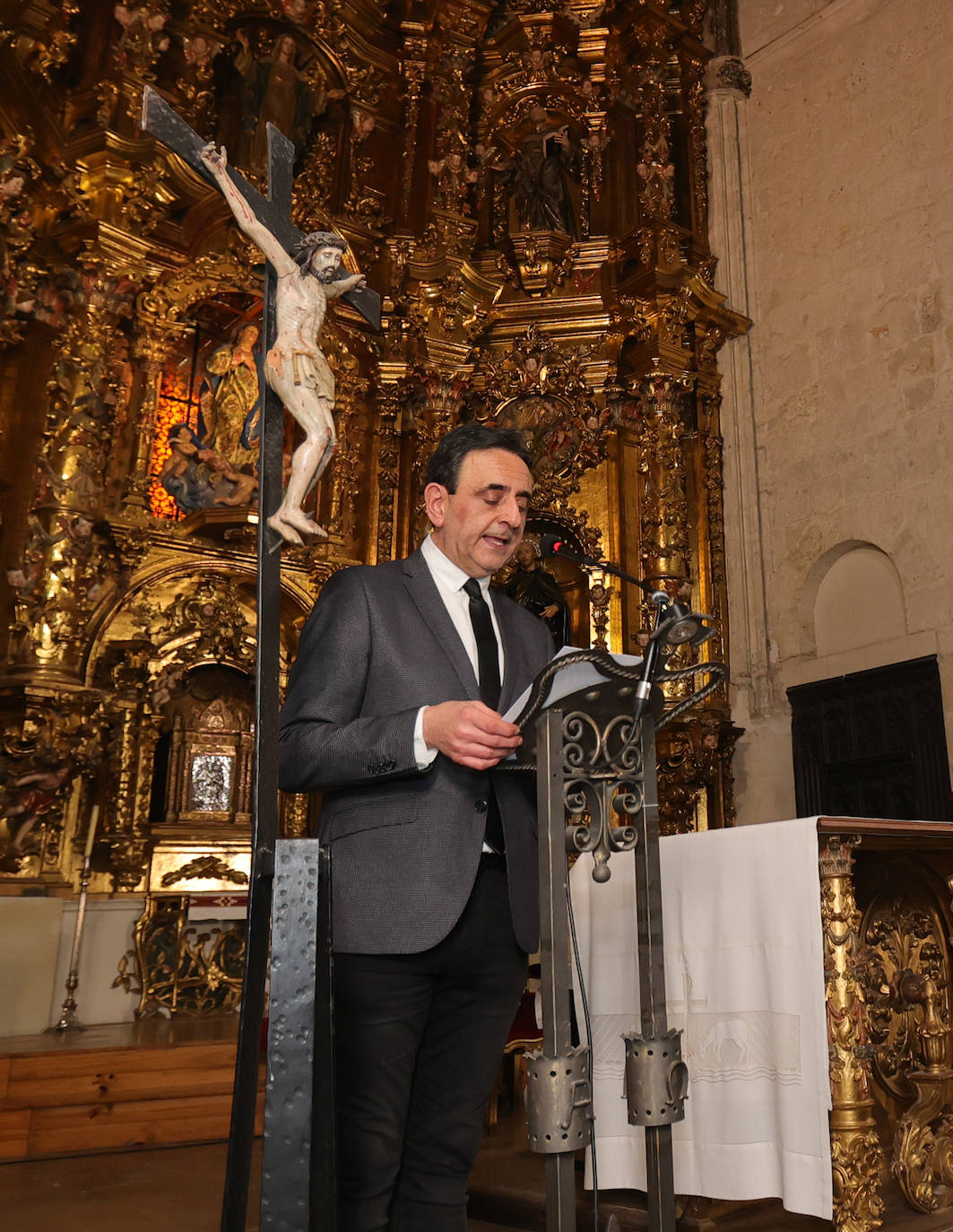 El pregonero pondera las fortalezas de la Semana Santa