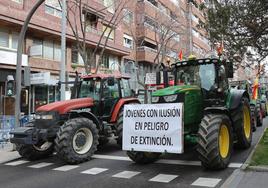 Tractores por la avenida de Manuel Rivera, en una protesta del campo el mes pasado.