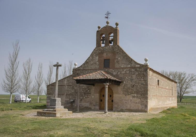 La ermita de la Virgen de los Remedios, a dos kilómetros de Abades, este viernes.