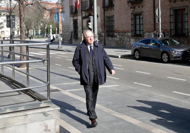 Juan Vicente Herrera, presidente de la Junta entre 2001 y 2019, llega el pasado día 14 a la Audiencia Provincial de Valladolid para declarar como testigo en el juicio de la 'Perla Negra'.