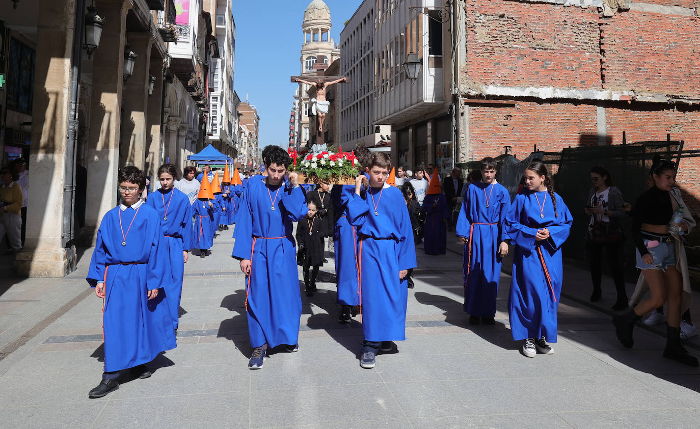 Procesión de los alumnos del colegio Divino Maestro