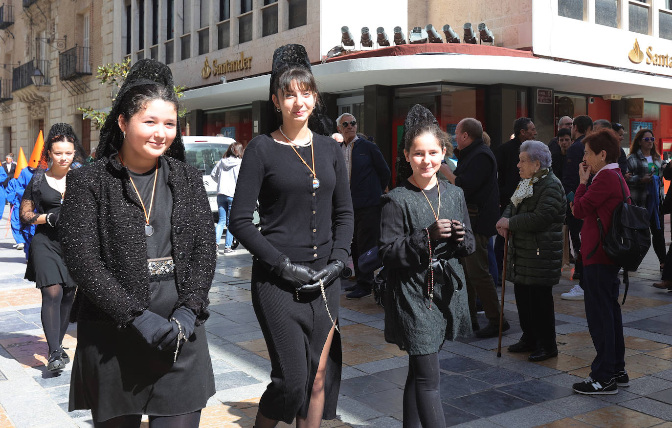 Procesión de los alumnos del colegio Divino Maestro