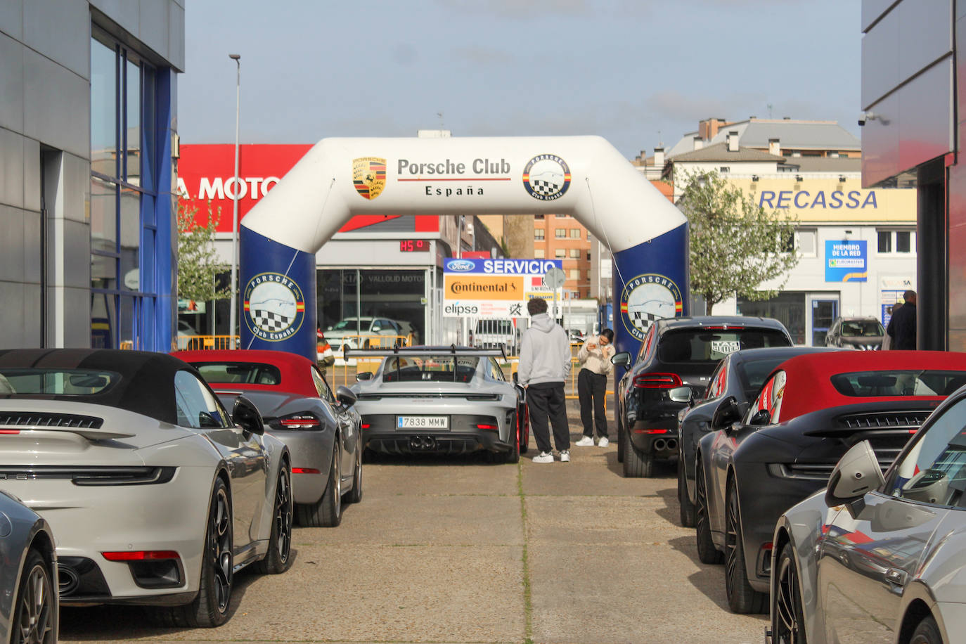 Fotografías de la concentración de automóviles Porsche en Valladolid