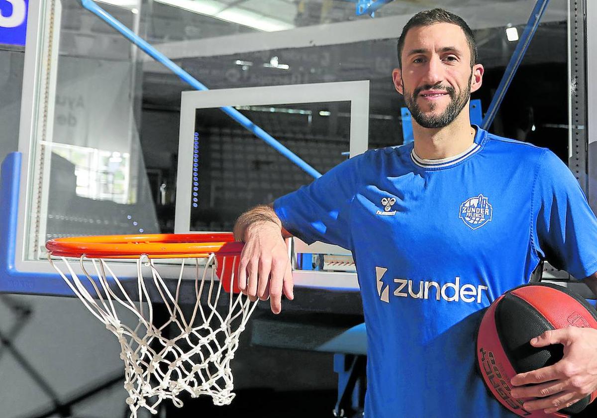 Manu Rodríguez, jugador del Zunder Palencia, en el Pabellón Municipal de Deportes.