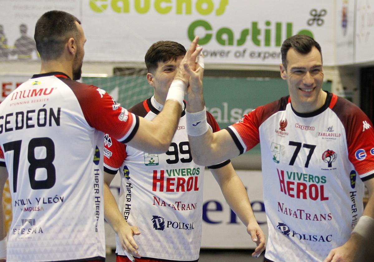 Gedeón e Isaías Guaridola, durante el último partido del Nava.