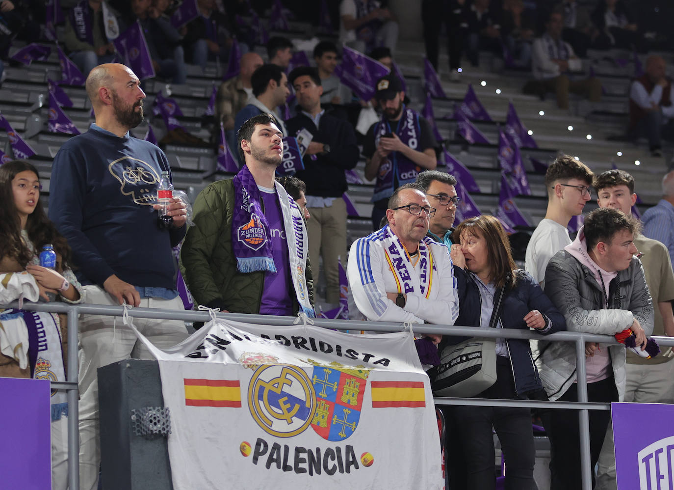 Así animó la afición palentina al Zunder ante el Real Madrid