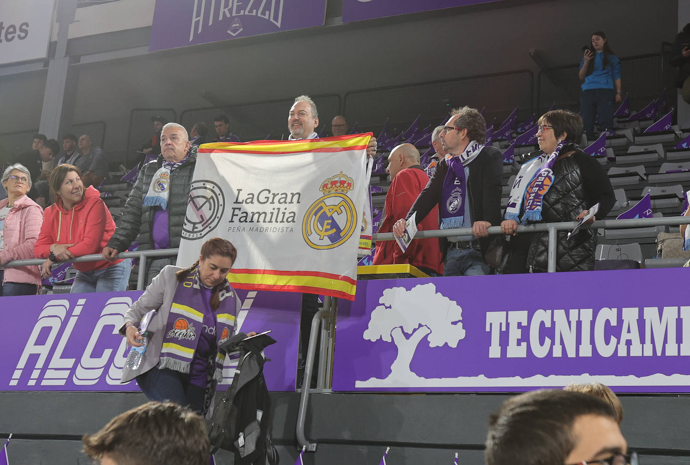 Así animó la afición palentina al Zunder ante el Real Madrid