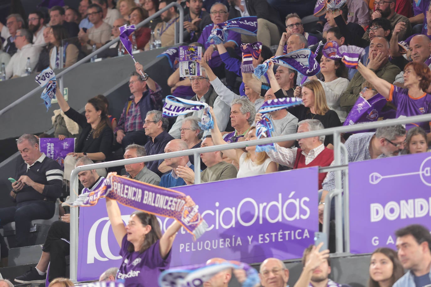 Así animó la afición palentina al Zunder ante el Real Madrid