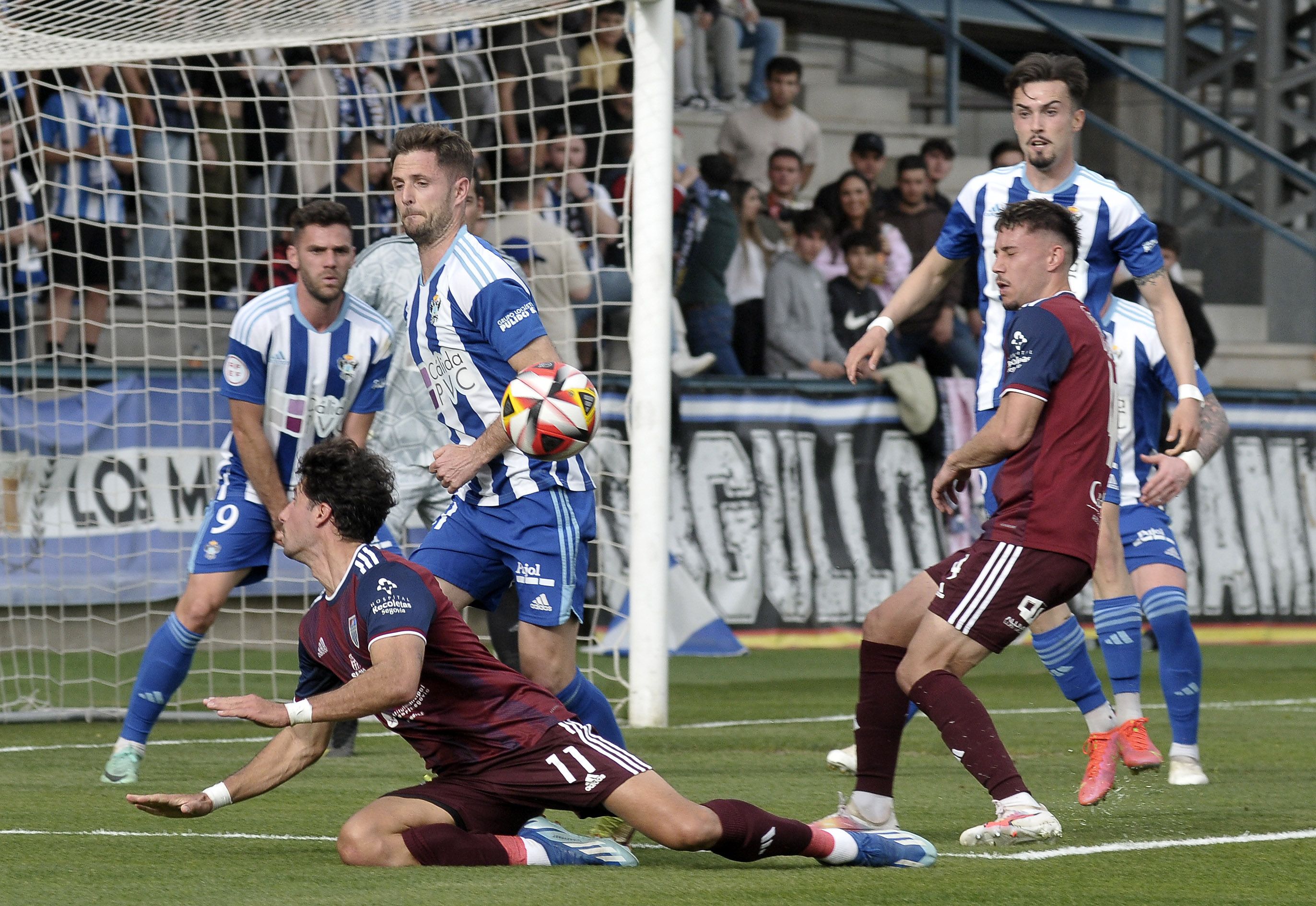 Las mejores imágenes del partido entre el Talavera y la Segoviana