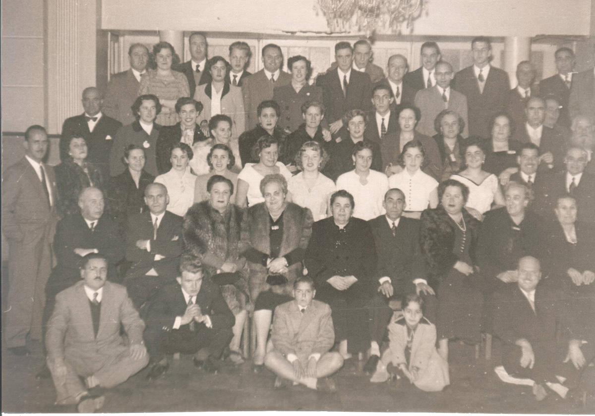 Reunión en 1952 en Santiago de Chile entre los descendientes de emigrantes castrodezanos