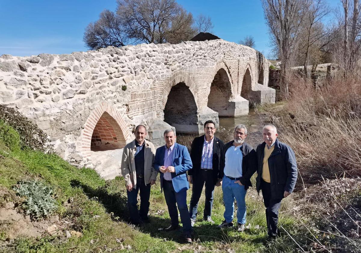 Visita para comprobar el resultado de las obras en el puente.