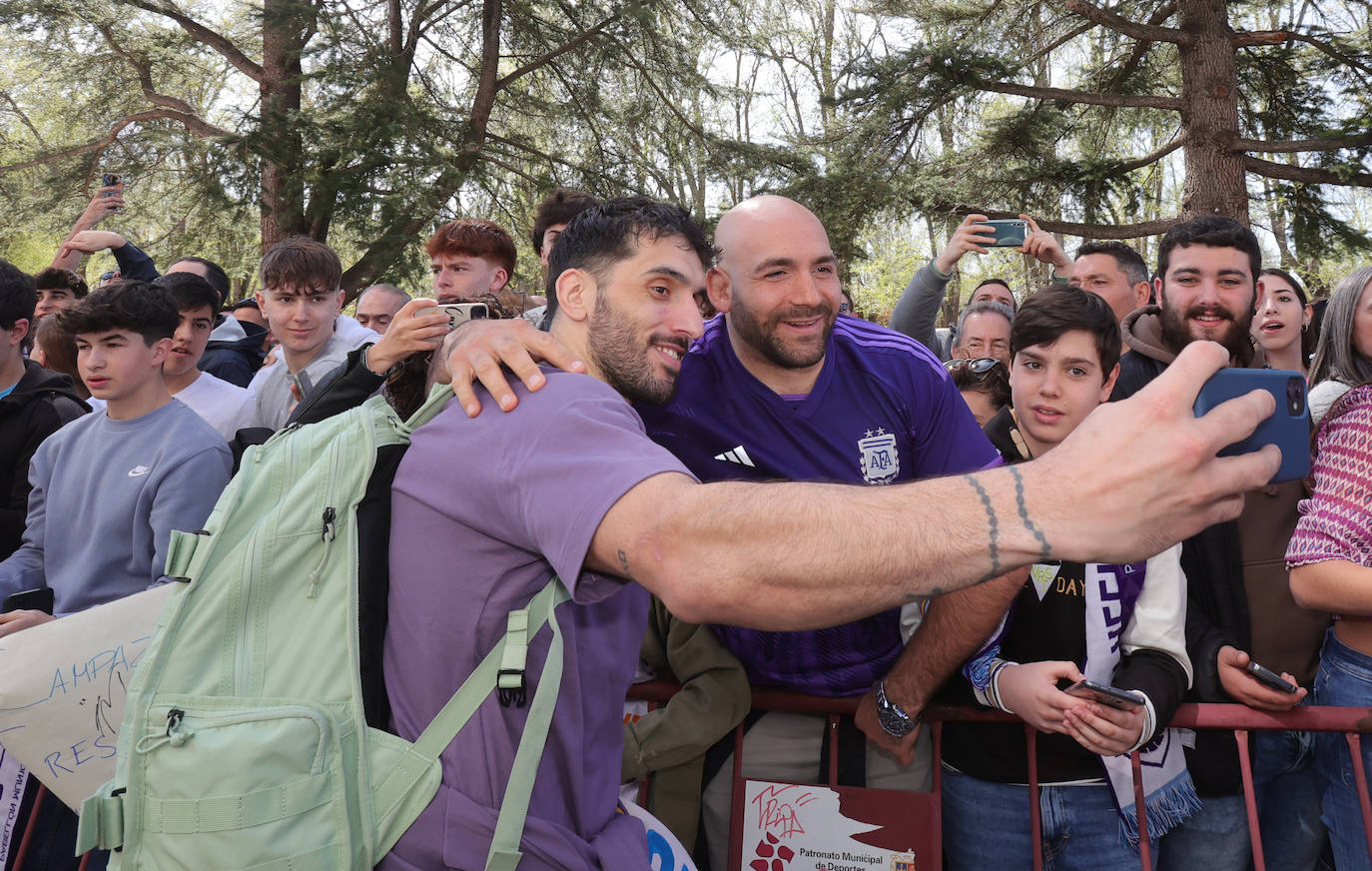 La afición palentina se despide de los jugadores del Real Madrid