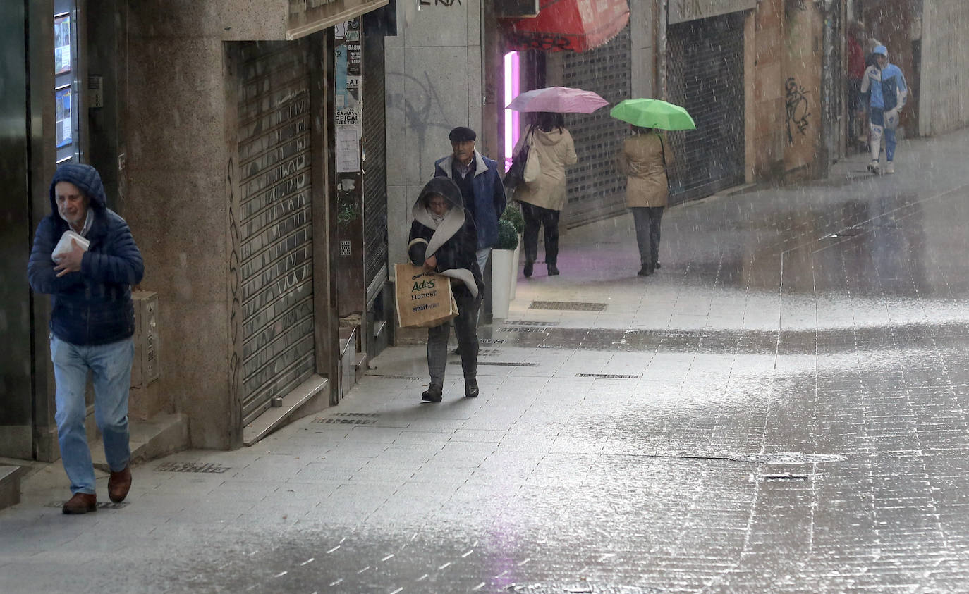 La primera tormenta de la primavera en Segovia, en imágenes