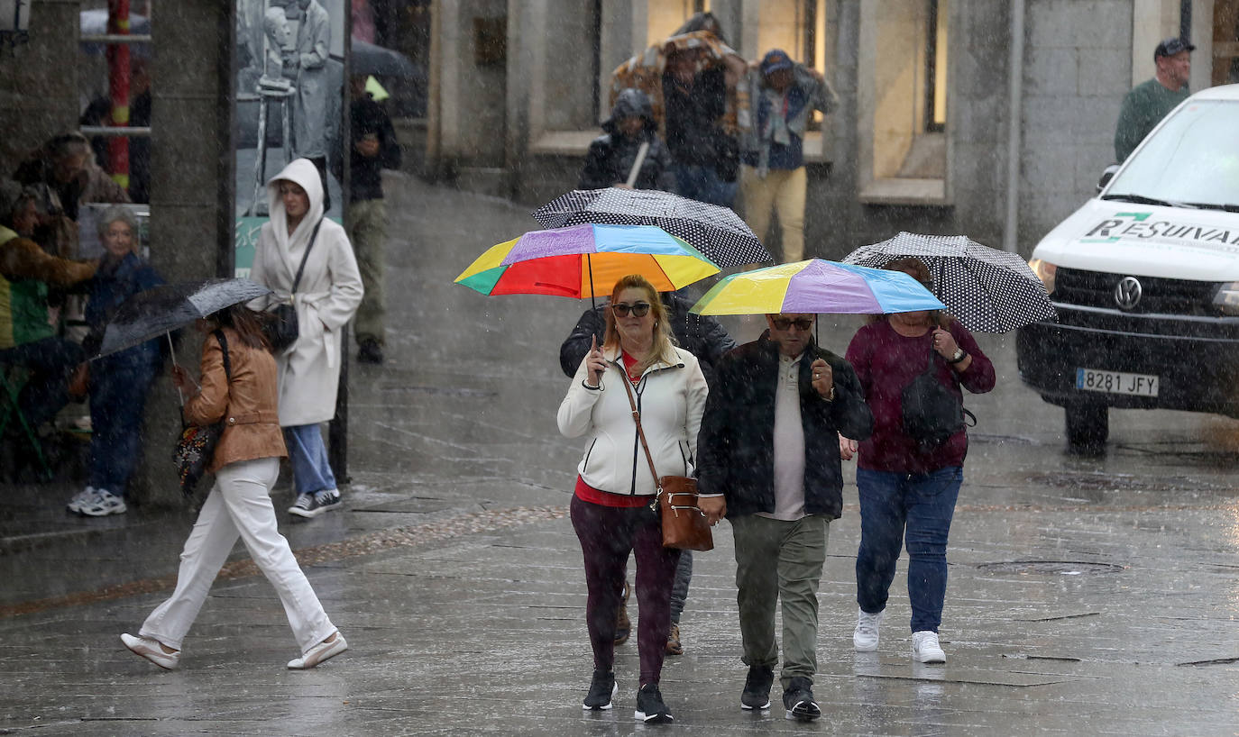 La primera tormenta de la primavera en Segovia, en imágenes