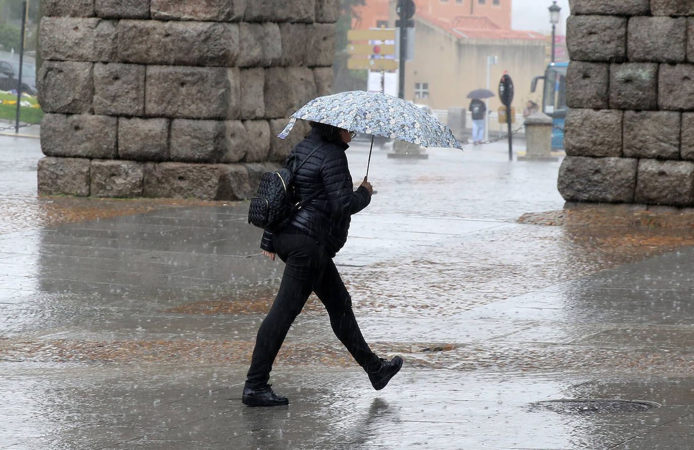 La primera tormenta de la primavera en Segovia, en imágenes