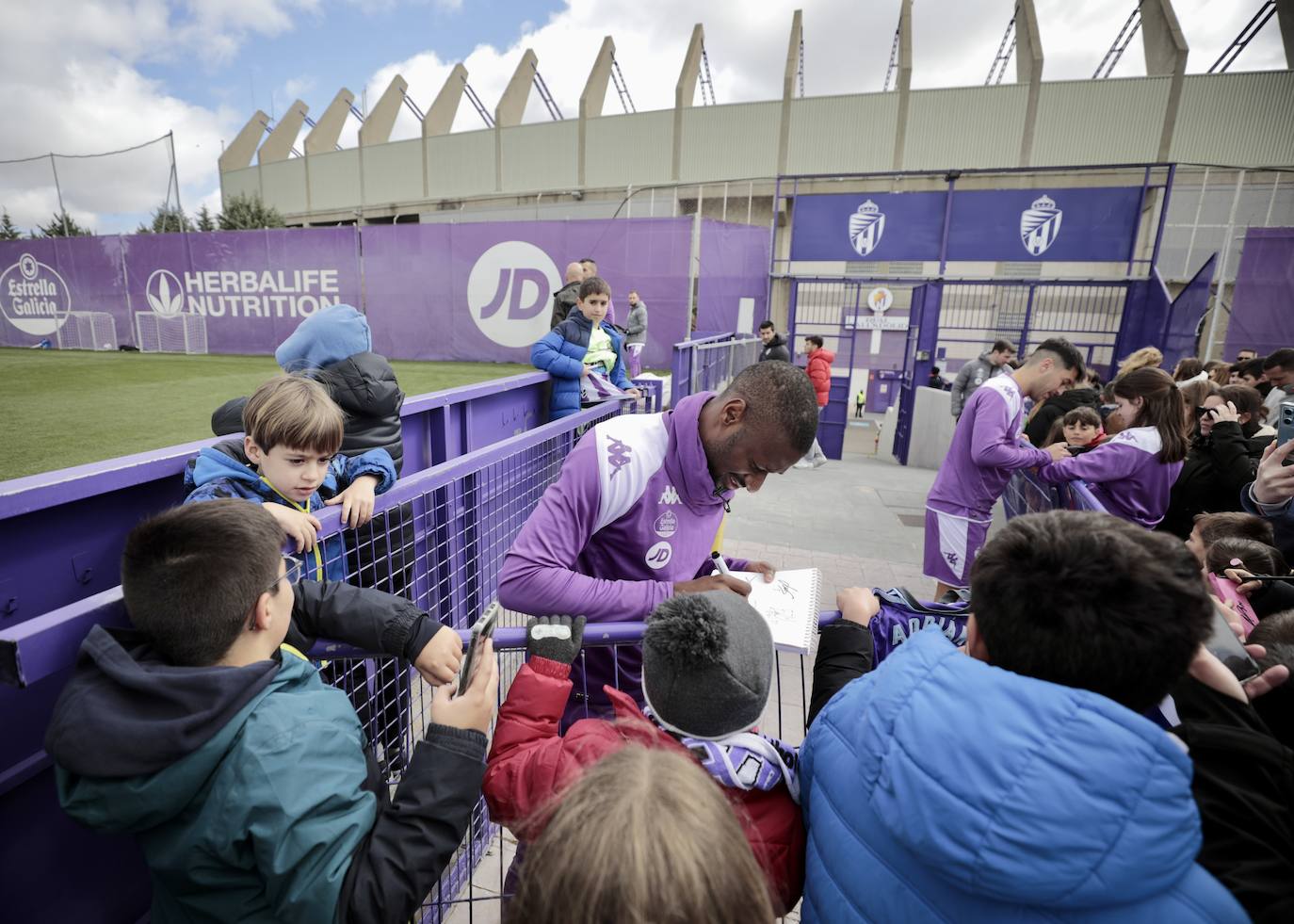 Las imágenes del entrenamiento a puerta abierta del Real Valladolid