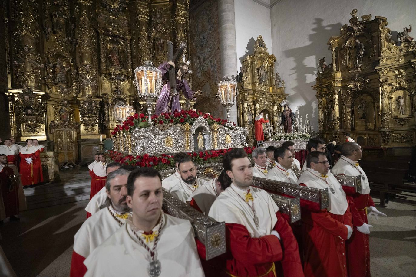 Las lágrimas de los cofrades por la suspensión de la procesión del Encuentro