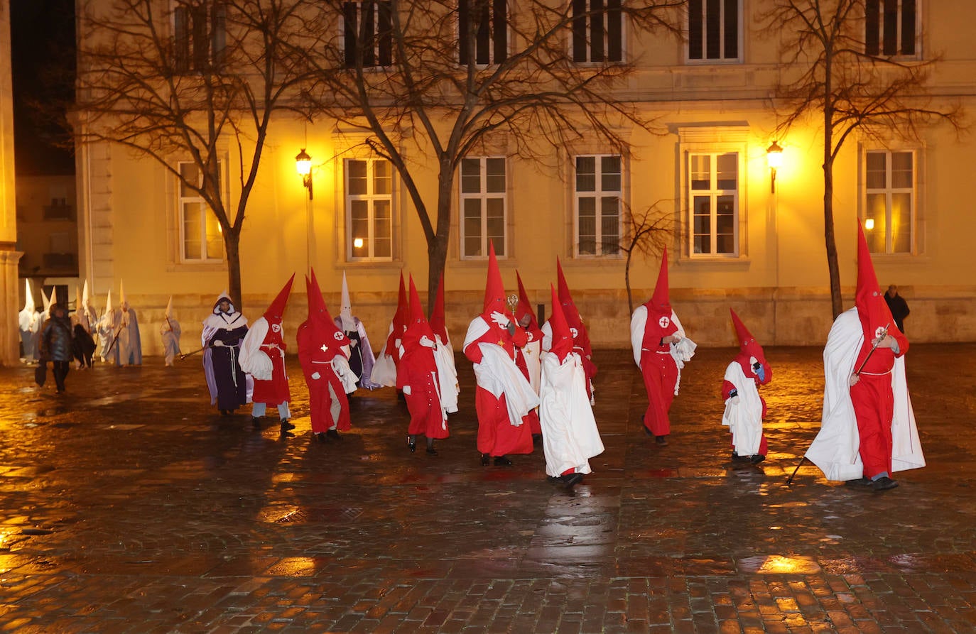 La lluvia desluce la celebración del Miércoles Santo