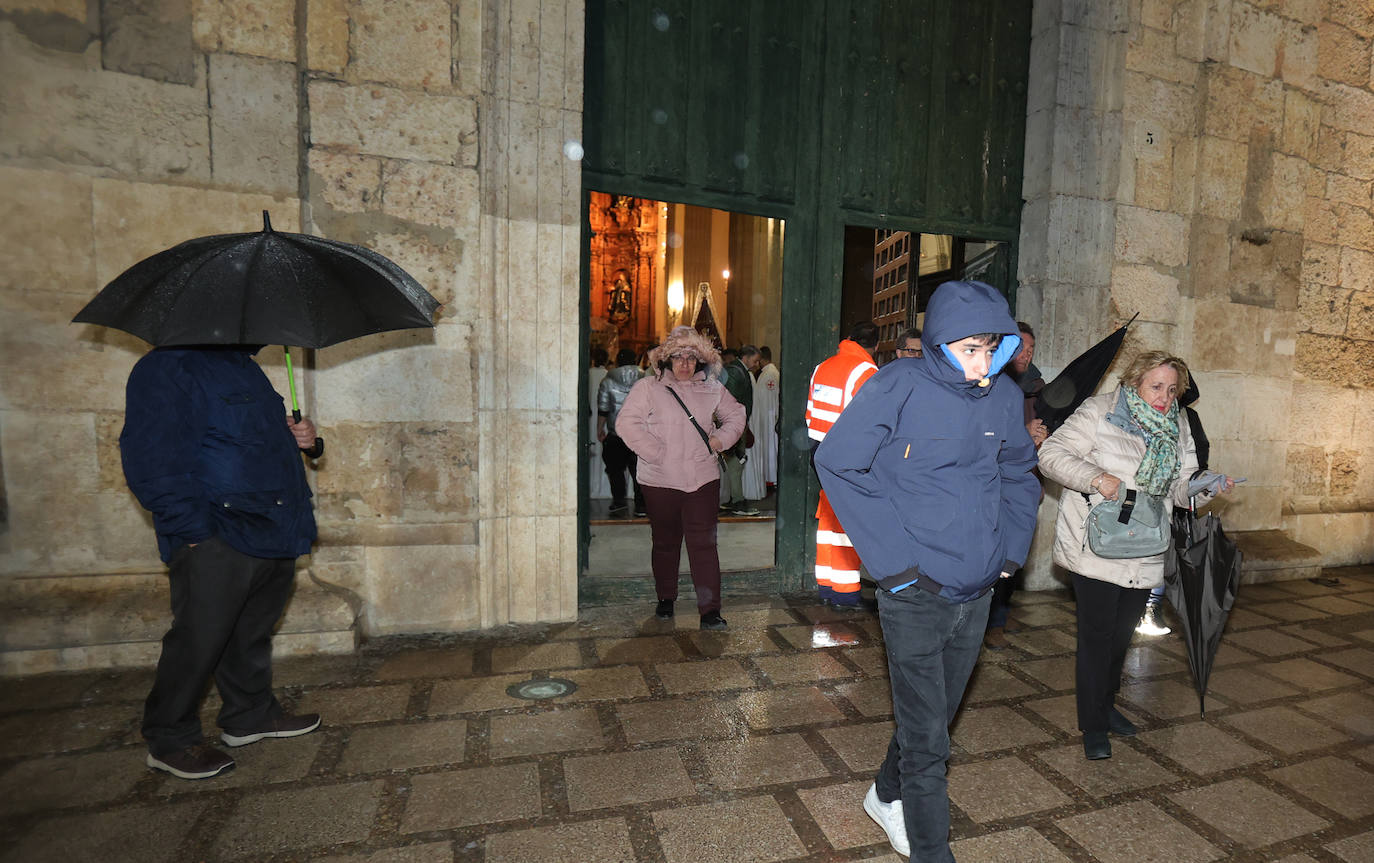 La lluvia desluce la celebración del Miércoles Santo