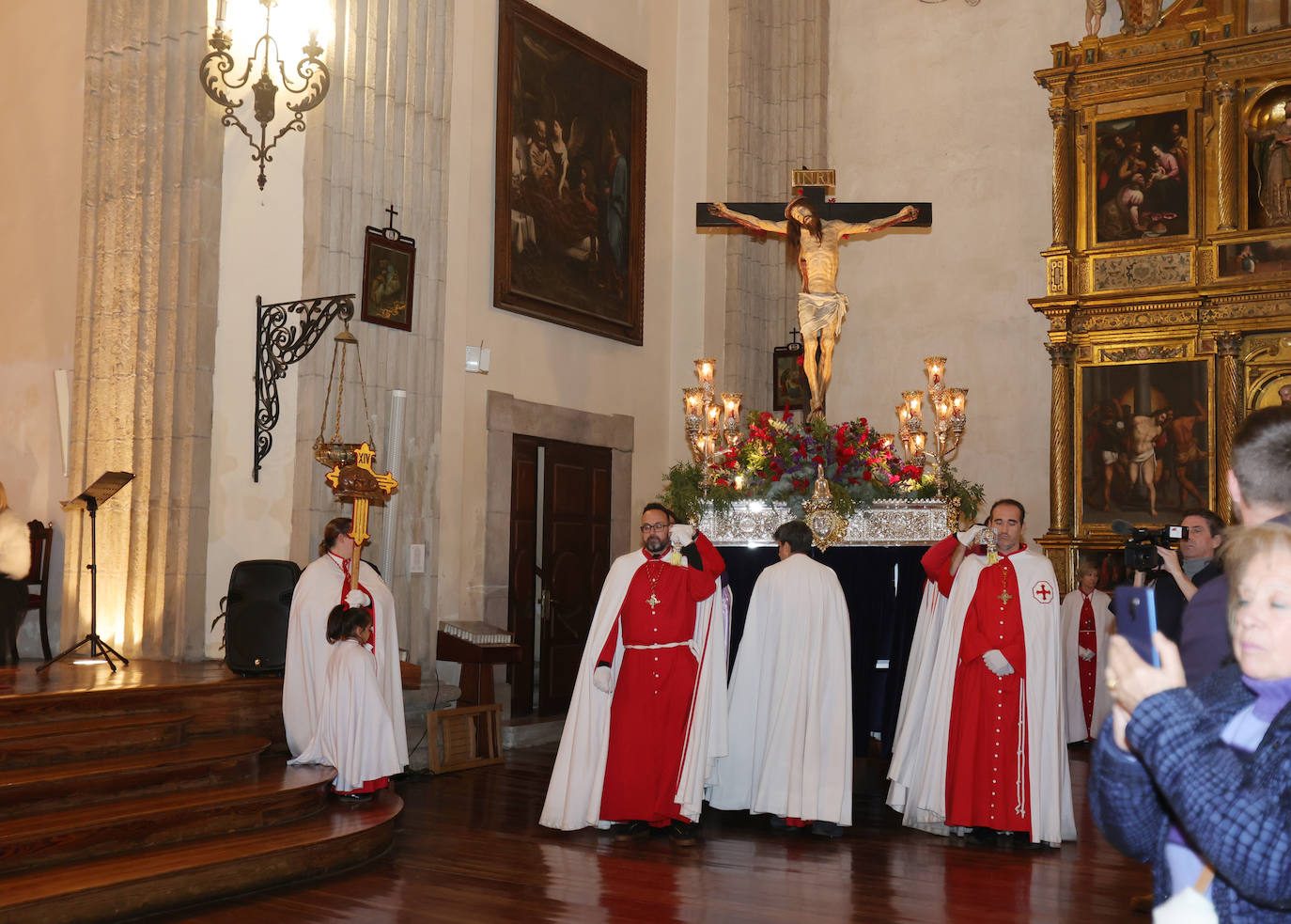 La lluvia desluce la celebración del Miércoles Santo