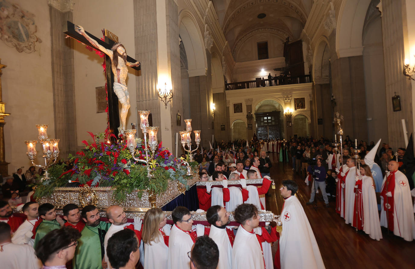 La lluvia desluce la celebración del Miércoles Santo