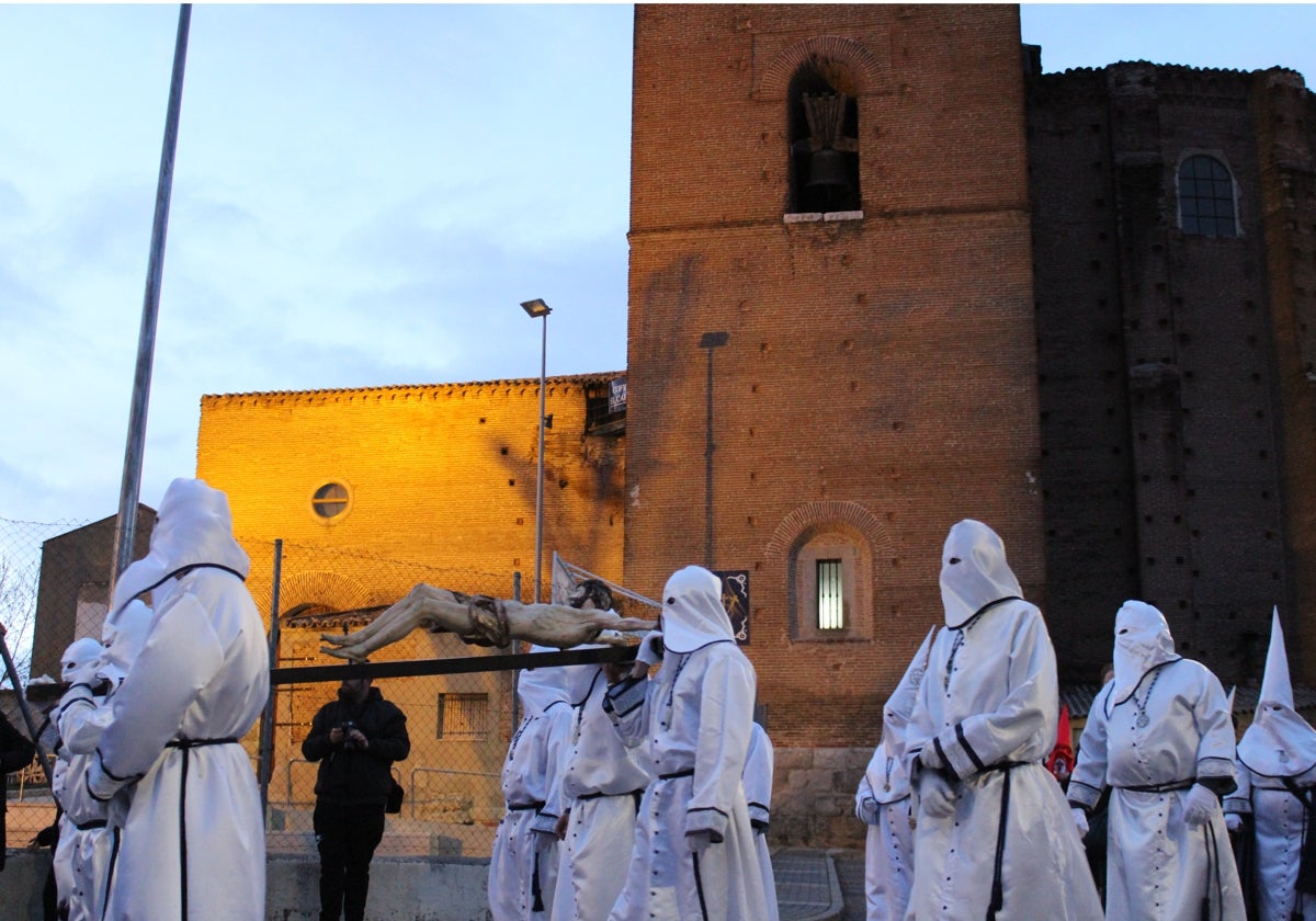 Santísimo Cristo Crucificado junto a la Iglesia de Santo Tomas Apóstol