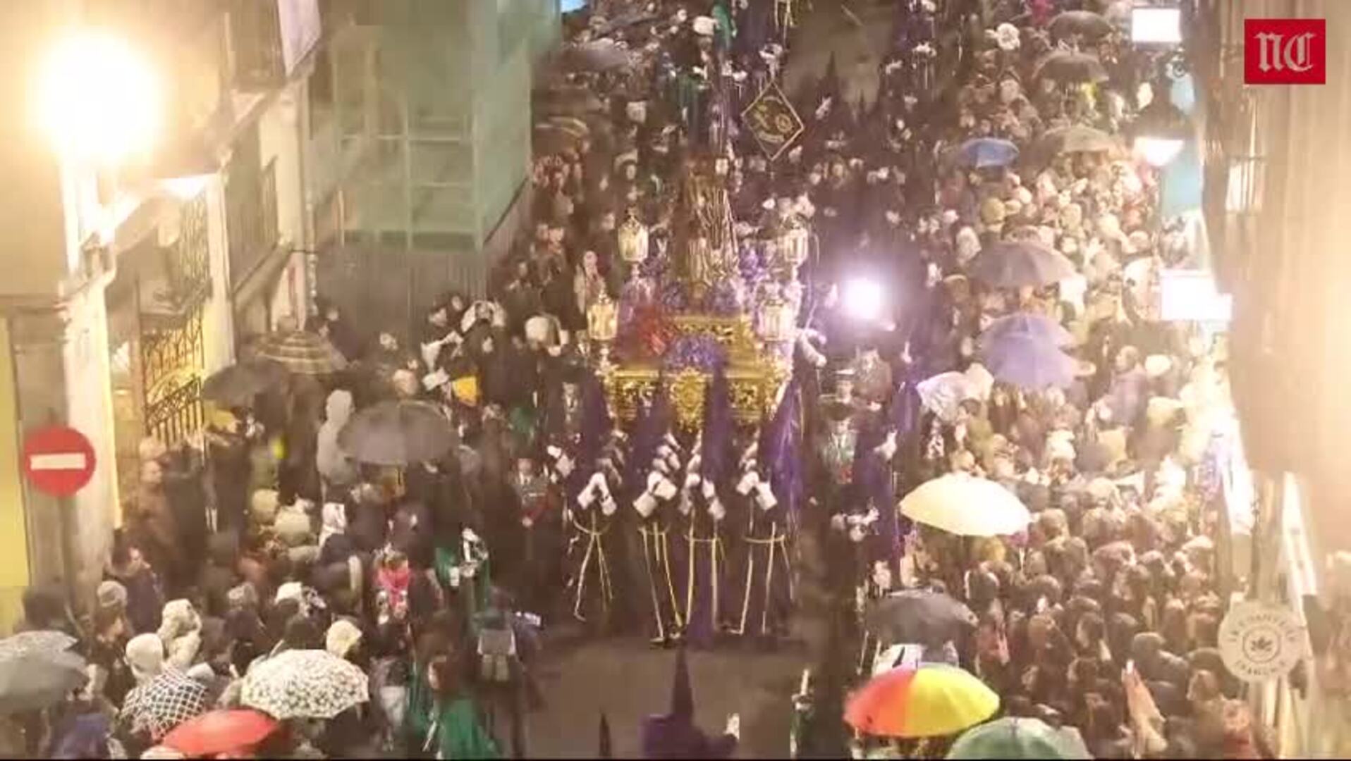 Lluvia durante el Viacrucis Procesional