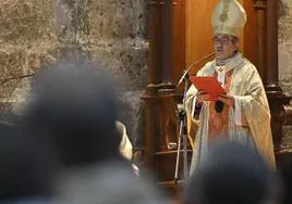 Luis Argüello, durante la homilía en la misa crismal de Jueves Santo en Valladolid.