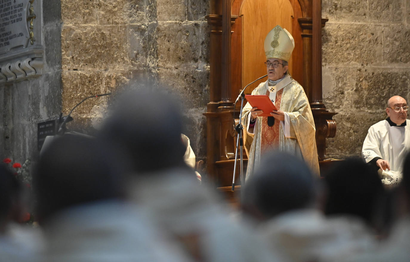 Las imágenes de la misa crismal de Jueves Santo en Valladolid