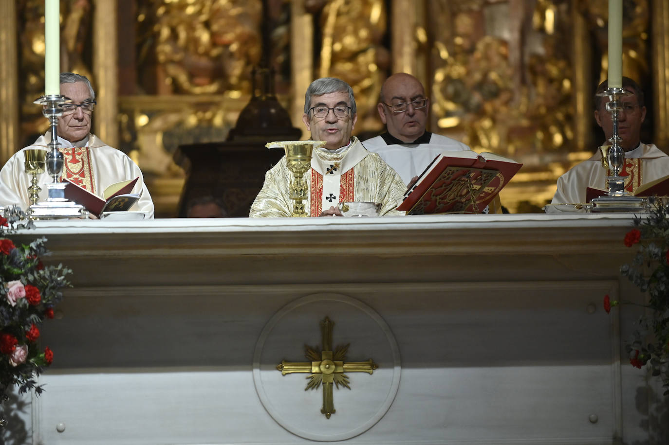 Las imágenes de la misa crismal de Jueves Santo en Valladolid