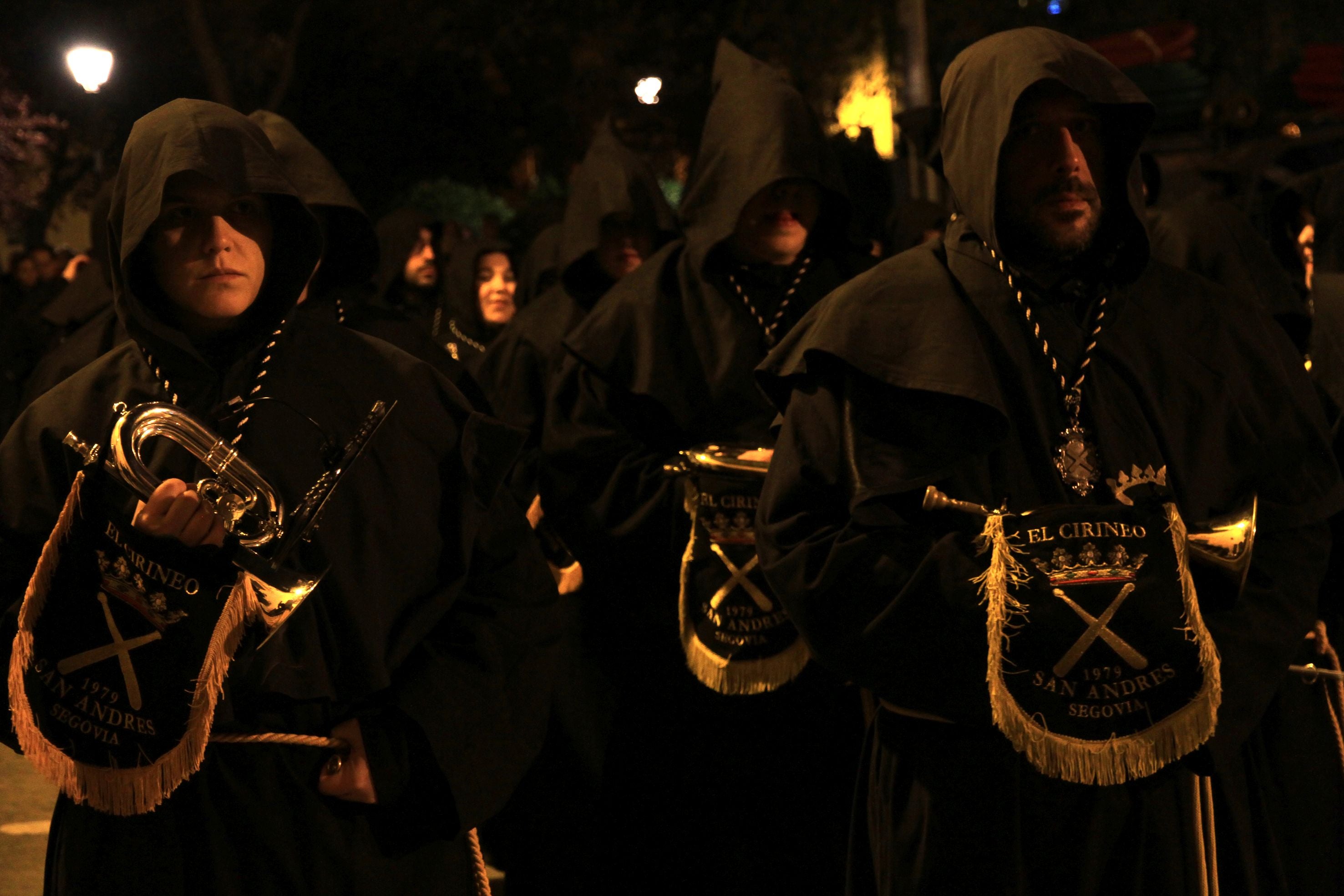 La lluvia condiciona el Vía Crucis de San Andrés