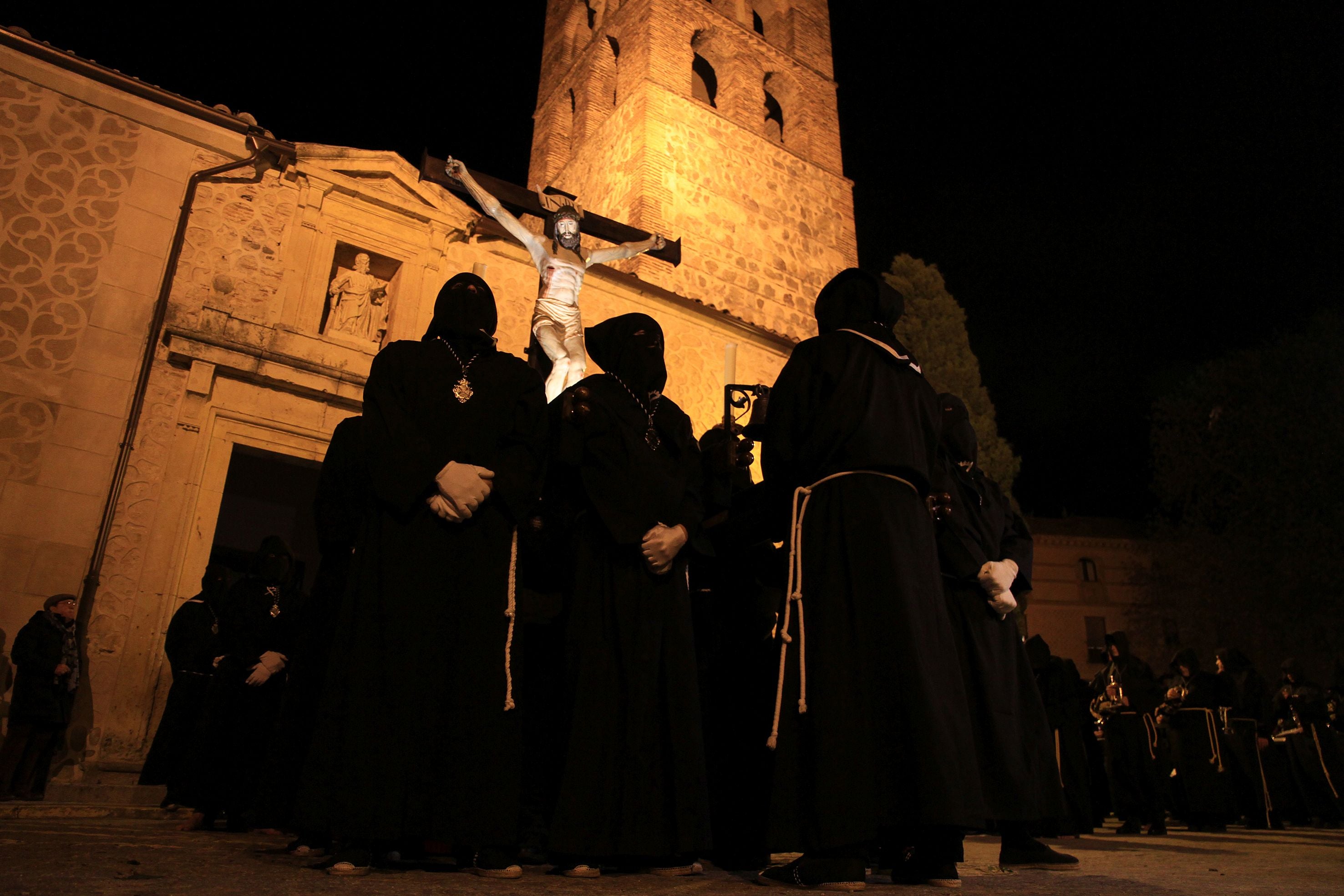 La lluvia condiciona el Vía Crucis de San Andrés
