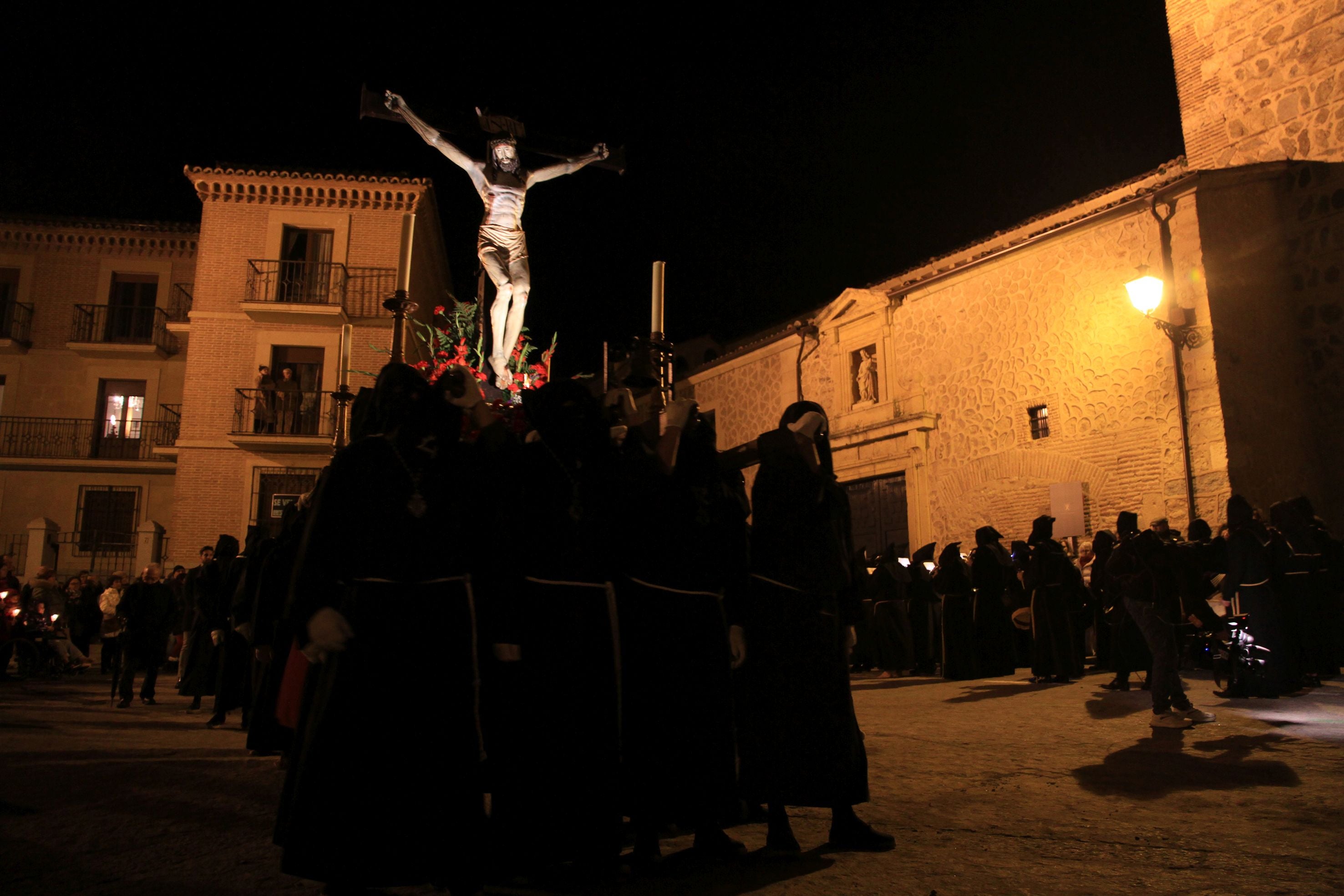 La lluvia condiciona el Vía Crucis de San Andrés