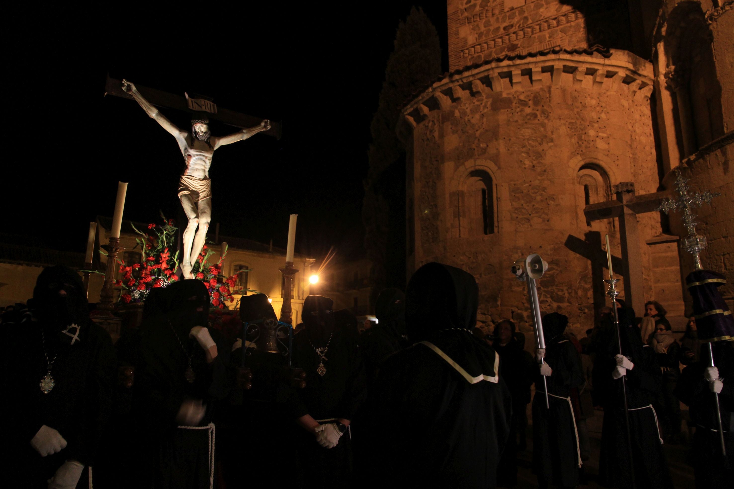 La lluvia condiciona el Vía Crucis de San Andrés