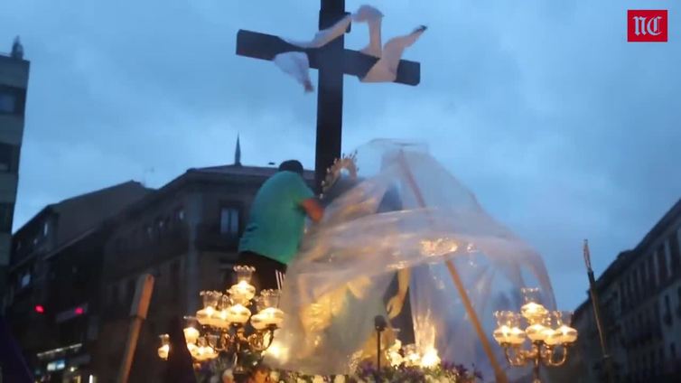 El mal tiempo arruina las procesiones del Jueves Santo de la Semana Santa de Segovia